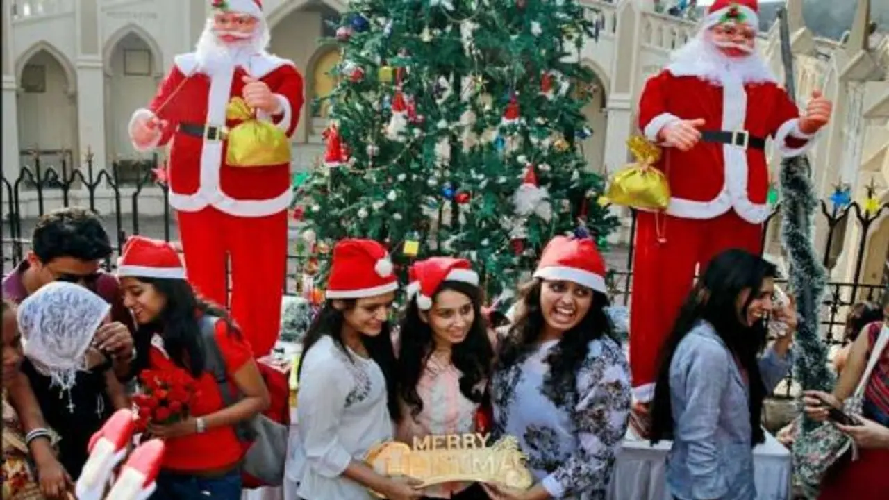 மகிழ்ச்சி பொங்கட்டும்..!! கிருஸ்துமஸ் திருநாள் நல்வாழ்த்துகள்.. தமிழகம் முழுவதும் கோலாகலம் !