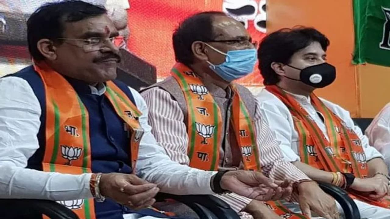 निगम मंडल में नियुक्तियां: 6 शिवराज, 5 सिंधिया समर्थक अध्यक्ष बने, तोमर का कोई नहीं, CM ने उमा को भी किया खुश निगम मंडल में नियुक्तियां: 6 शिवराज, 5 सिंधिया समर्थक अध्यक्ष बने, तोमर का कोई नहीं, CM ने उमा को भी किया खुश