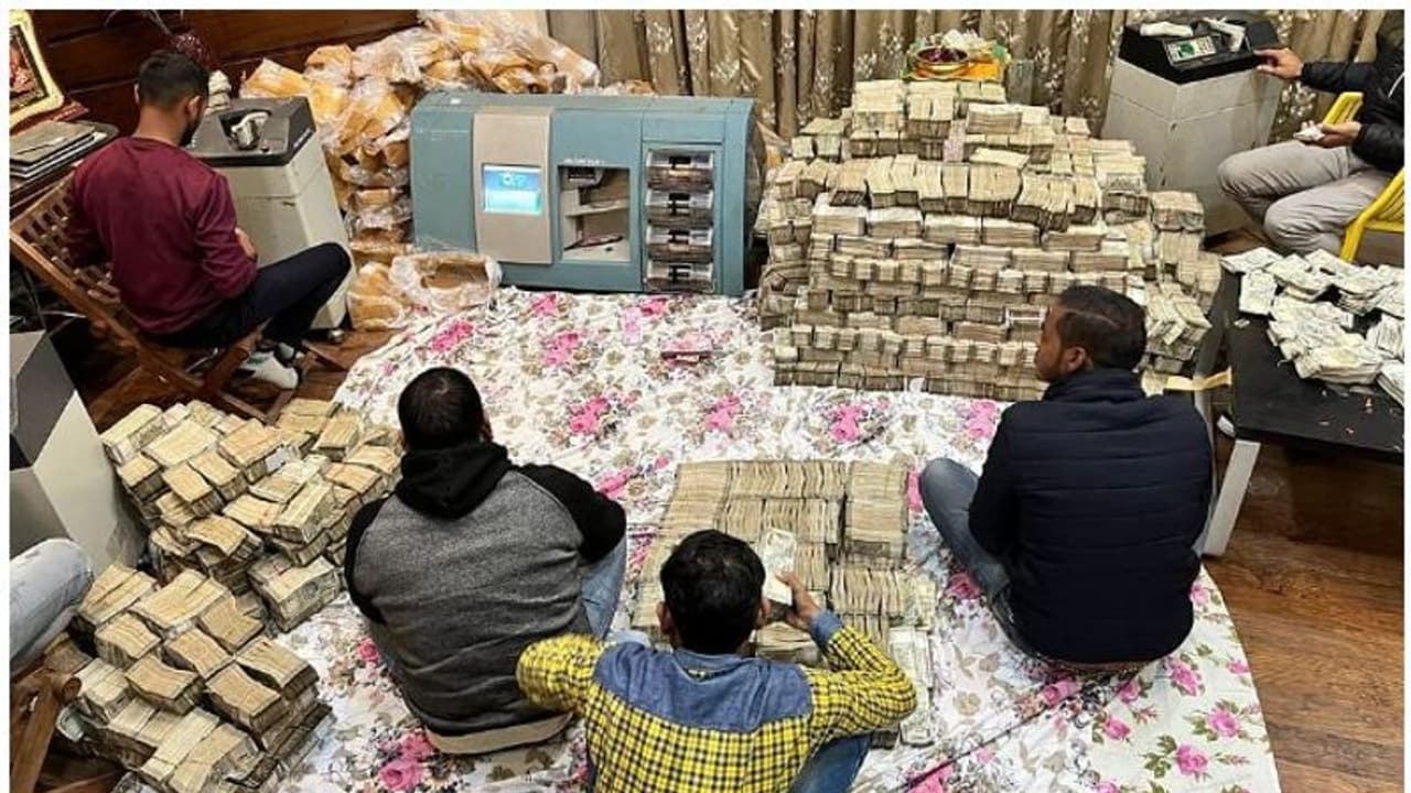 Kanpur Raid : കാൺപൂരിൽ വ്യവസായിയുടെ വീട്ടിൽ നിന്ന് 177 കോടി പിടിച്ചു, 36 മണിക്കൂർ നീണ്ട റെയ്ഡ്