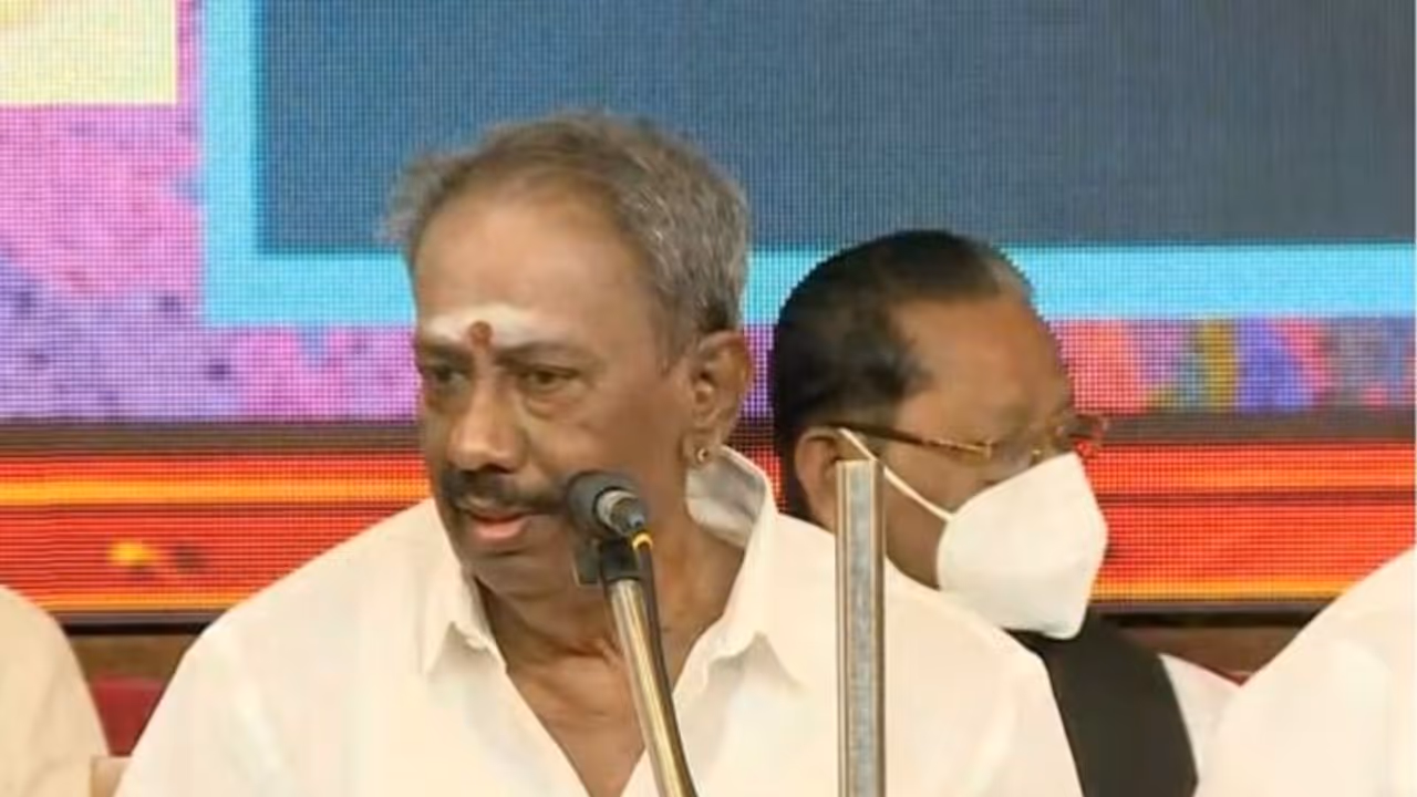 ஐயோ..தமிழ்த் தாய், தனது ஒரு செல்லமகனை இழந்துவிட்டாள்.. நெல்லை கண்ணன் மறைவால் கதறும் சீமான். ஐயோ..தமிழ்த் தாய், தனது ஒரு செல்லமகனை இழந்துவிட்டாள்.. நெல்லை கண்ணன் மறைவால் கதறும் சீமான்.