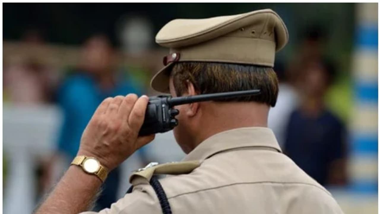 ছাদ ভেঙে পড়ে মৃত ২, আটকে পরিবারের বহু সদস্য, ভয়ানক ছবি হরিয়ানায় ছাদ ভেঙে পড়ে মৃত ২, আটকে পরিবারের বহু সদস্য, ভয়ানক ছবি হরিয়ানায়