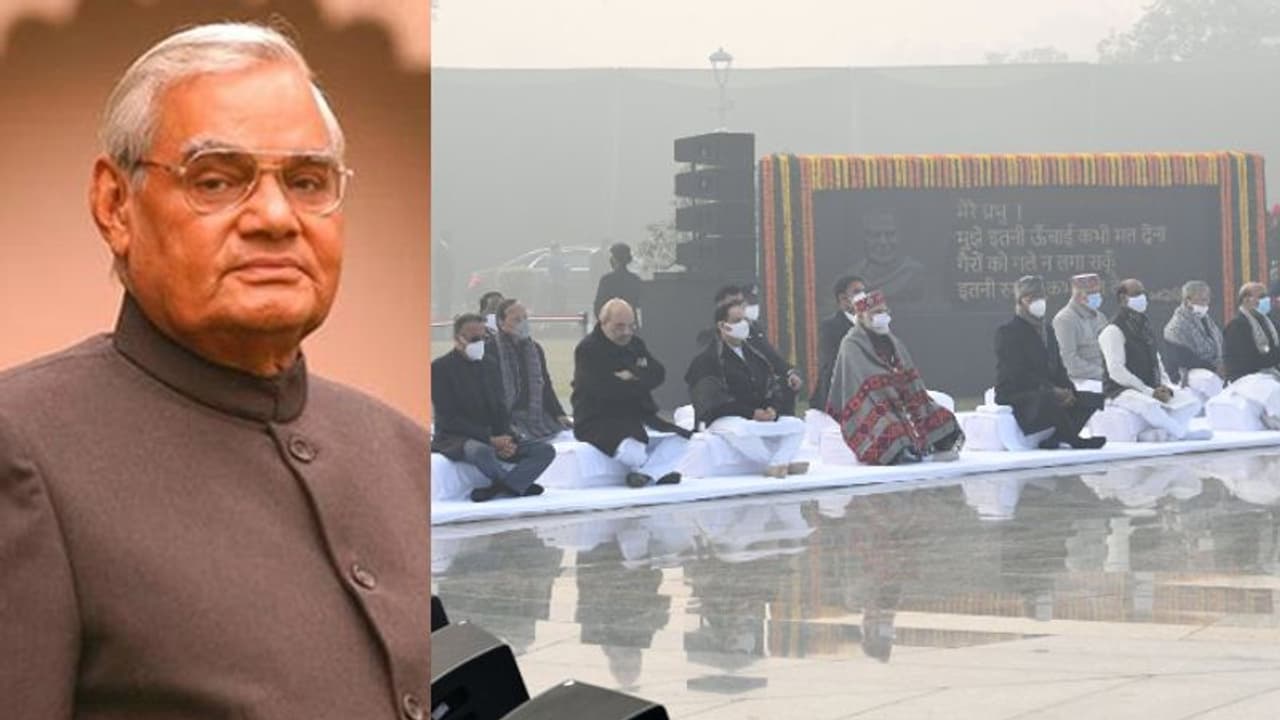 അടൽ ബിഹാരി വാജ്പേയിയുടെ തൊണ്ണൂറ്റിയേഴാം ജന്മദിനത്തിൽ ആദരമർപ്പിച്ച് രാജ്യം അടൽ ബിഹാരി വാജ്പേയിയുടെ തൊണ്ണൂറ്റിയേഴാം ജന്മദിനത്തിൽ ആദരമർപ്പിച്ച് രാജ്യം