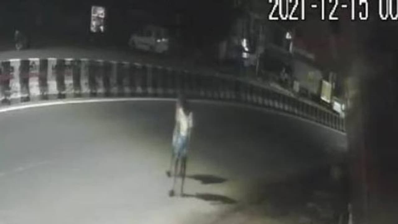 சிறுவன் நரபலி..? கண்ணீருடன் செல்லும் அந்த இரண்டு நபர் யார்..? பகீர் கிளப்பும் அடுத்தடுத்த சிசிடிவி காட்சிகள்..