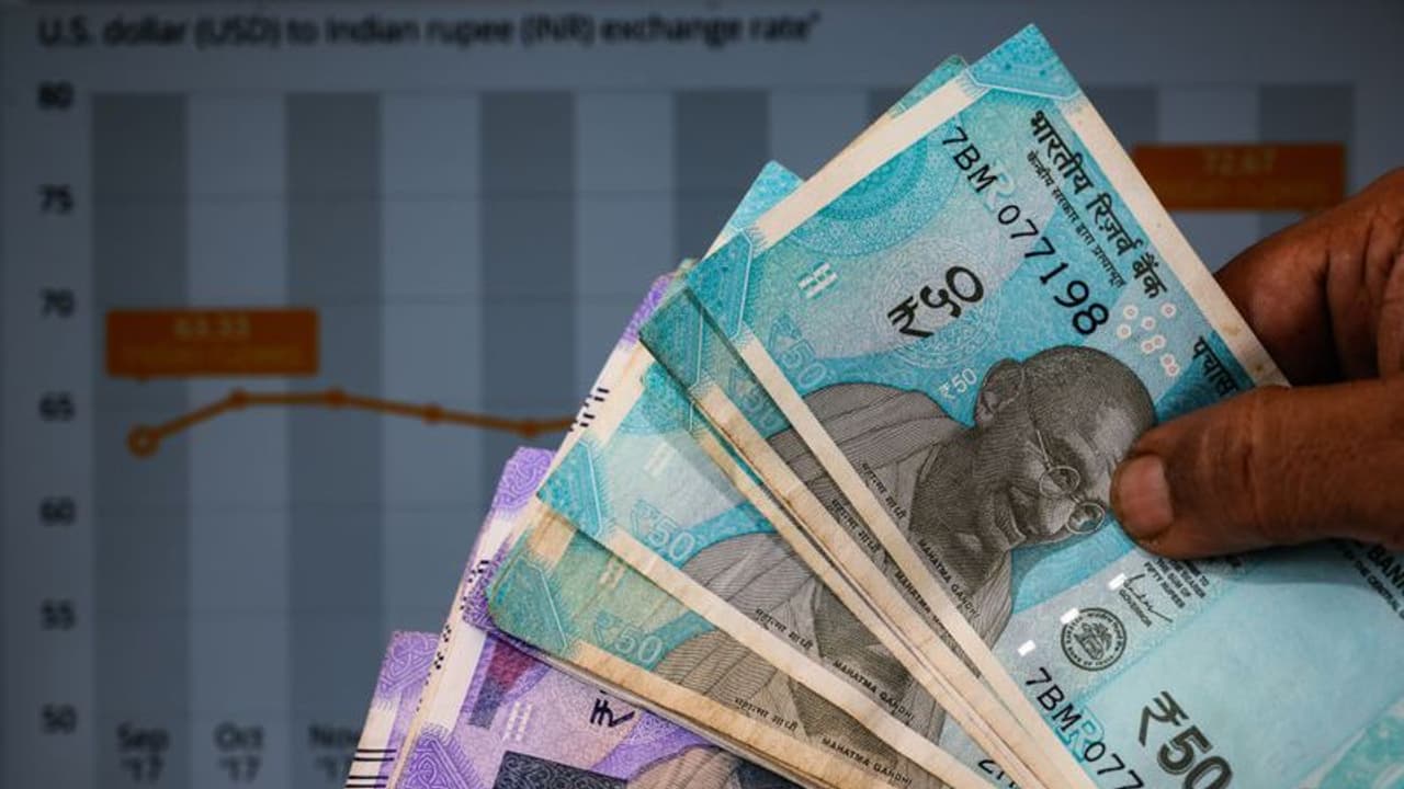 ഒരു ഡോളറിന് 80 രൂപയാകുമോ; രൂപ വീണ്ടും റെക്കോർഡ് ഇടിവിൽ