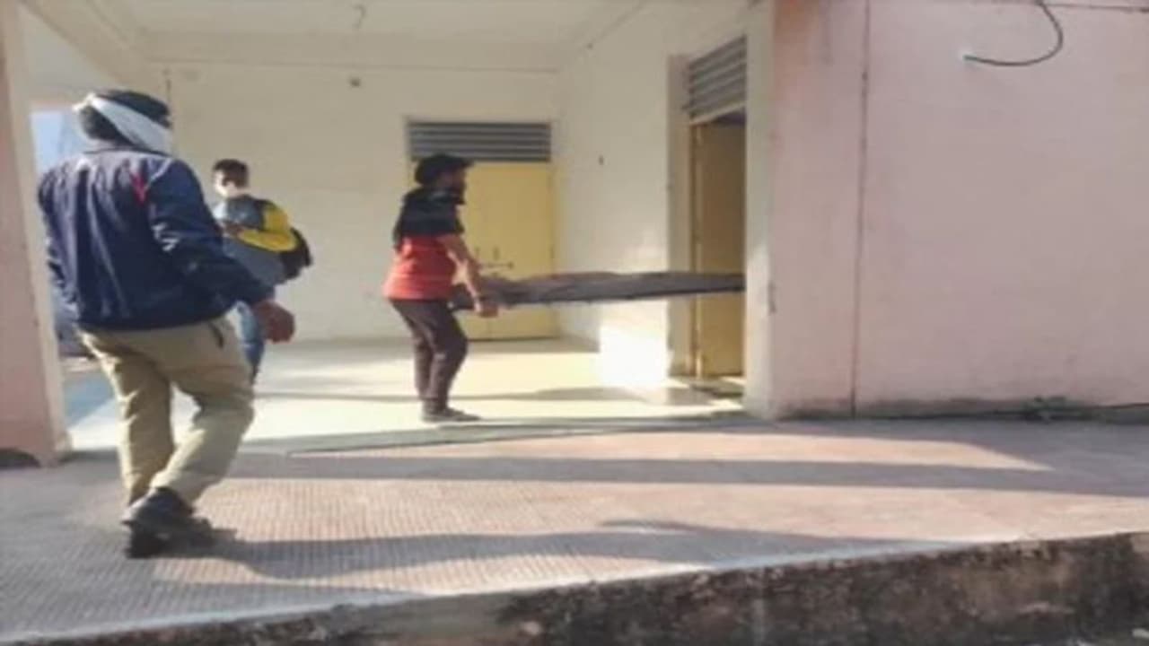 शॉकिंग क्राइम: रिश्ते में थे भाई बहन, लेकिन बनना चाहते थे पति पत्नी, घरवालों ने मना किया तो उठाया खौफनाक कदम शॉकिंग क्राइम: रिश्ते में थे भाई बहन, लेकिन बनना चाहते थे पति पत्नी, घरवालों ने मना किया तो उठाया खौफनाक कदम