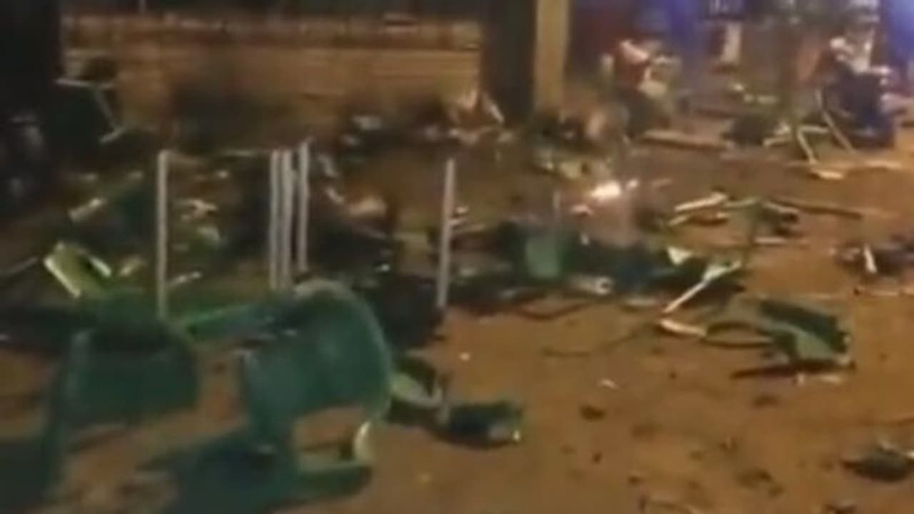 క్రిస్మస్ వేడుకల్లో విషాదం.. ఆత్మహుతి దాడిలో ఆరుగురు మృతి.. మృతుల్లో ఇద్దరు చిన్నారులు క్రిస్మస్ వేడుకల్లో విషాదం.. ఆత్మహుతి దాడిలో ఆరుగురు మృతి.. మృతుల్లో ఇద్దరు చిన్నారులు