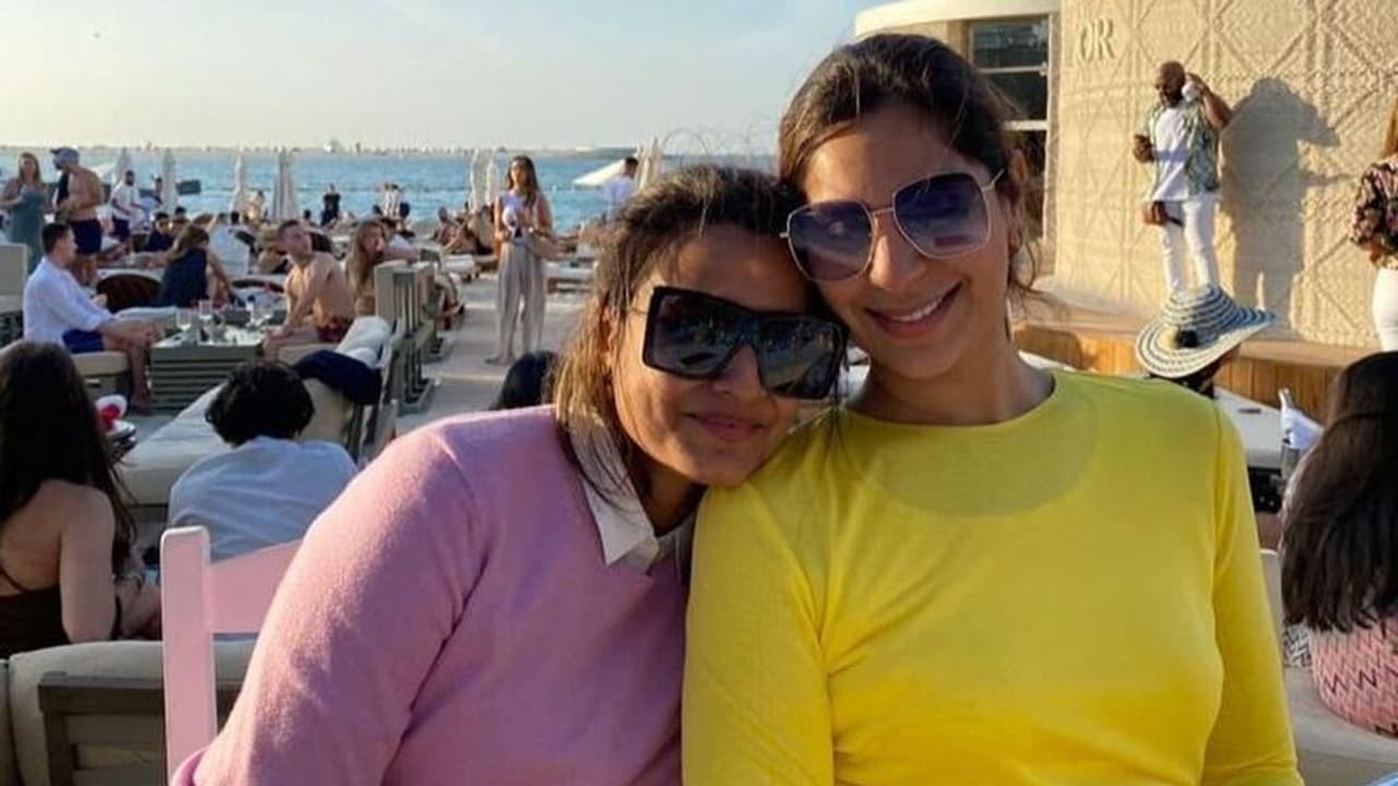 దుబాయ్ లో పార్టీ చేసుకుంటున్న స్టార్స్ వైవ్స్.. ఉపాసన నమ్రత! దుబాయ్ లో పార్టీ చేసుకుంటున్న స్టార్స్ వైవ్స్.. ఉపాసన నమ్రత!