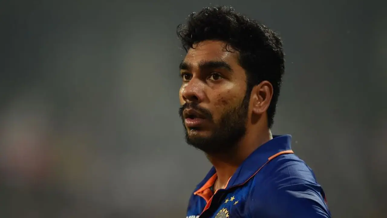 SA vs IND : എന്തുകൊണ്ട് വെങ്കടേഷ് അയ്യർ പന്തെറിഞ്ഞില്ല; കാത്തിരുന്ന മറുപടിയുമായി ശിഖർ ധവാന് SA vs IND : എന്തുകൊണ്ട് വെങ്കടേഷ് അയ്യർ പന്തെറിഞ്ഞില്ല; കാത്തിരുന്ന മറുപടിയുമായി ശിഖർ ധവാന്