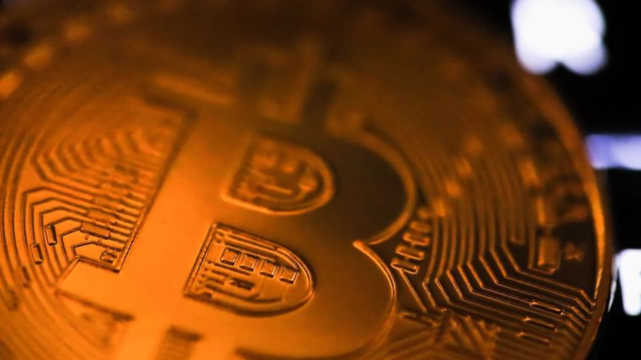 కూకట్పల్లిలో వెలుగులోకి క్రిప్టో కరెన్సీ మోసం.. బాధితుల ఆందోళన.. కూకట్పల్లిలో వెలుగులోకి క్రిప్టో కరెన్సీ మోసం.. బాధితుల ఆందోళన..