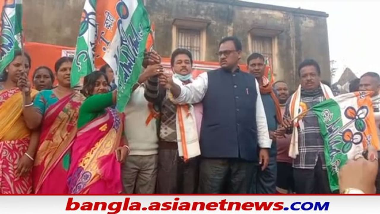 সুন্দরবনে বিরোধী শিবিরে বড়সড় ভাঙন, হিঙ্গলগঞ্জ বিজেপি সিপিআইএম থেকে তৃণমূলে যোগ ৩০০ কর্মীর