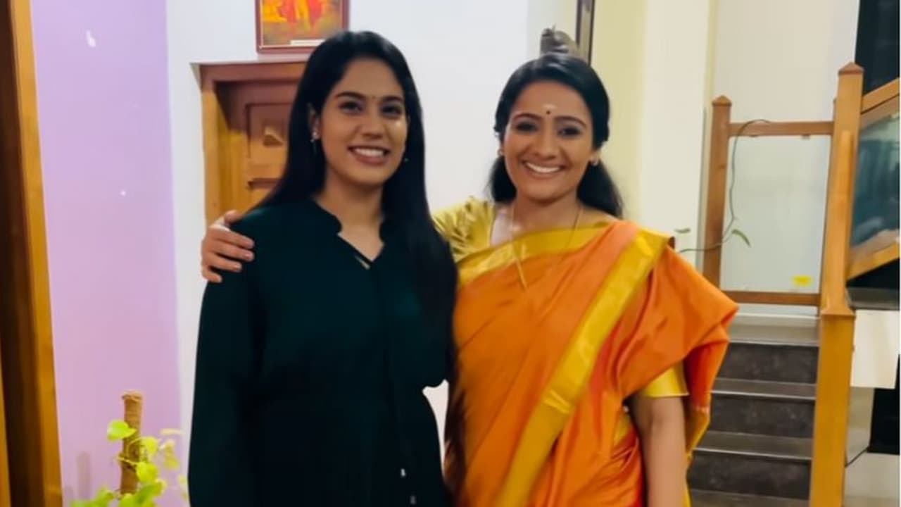 Kudumbavilakku : 'അവസാന ഷോട്ട്', കുടുംബവിളക്കിലെ അവസാന ഷൂട്ടിങ് ദിവസത്തെ വീഡിയോ പങ്കുവച്ച് ആതിര Kudumbavilakku : 'അവസാന ഷോട്ട്', കുടുംബവിളക്കിലെ അവസാന ഷൂട്ടിങ് ദിവസത്തെ വീഡിയോ പങ്കുവച്ച് ആതിര