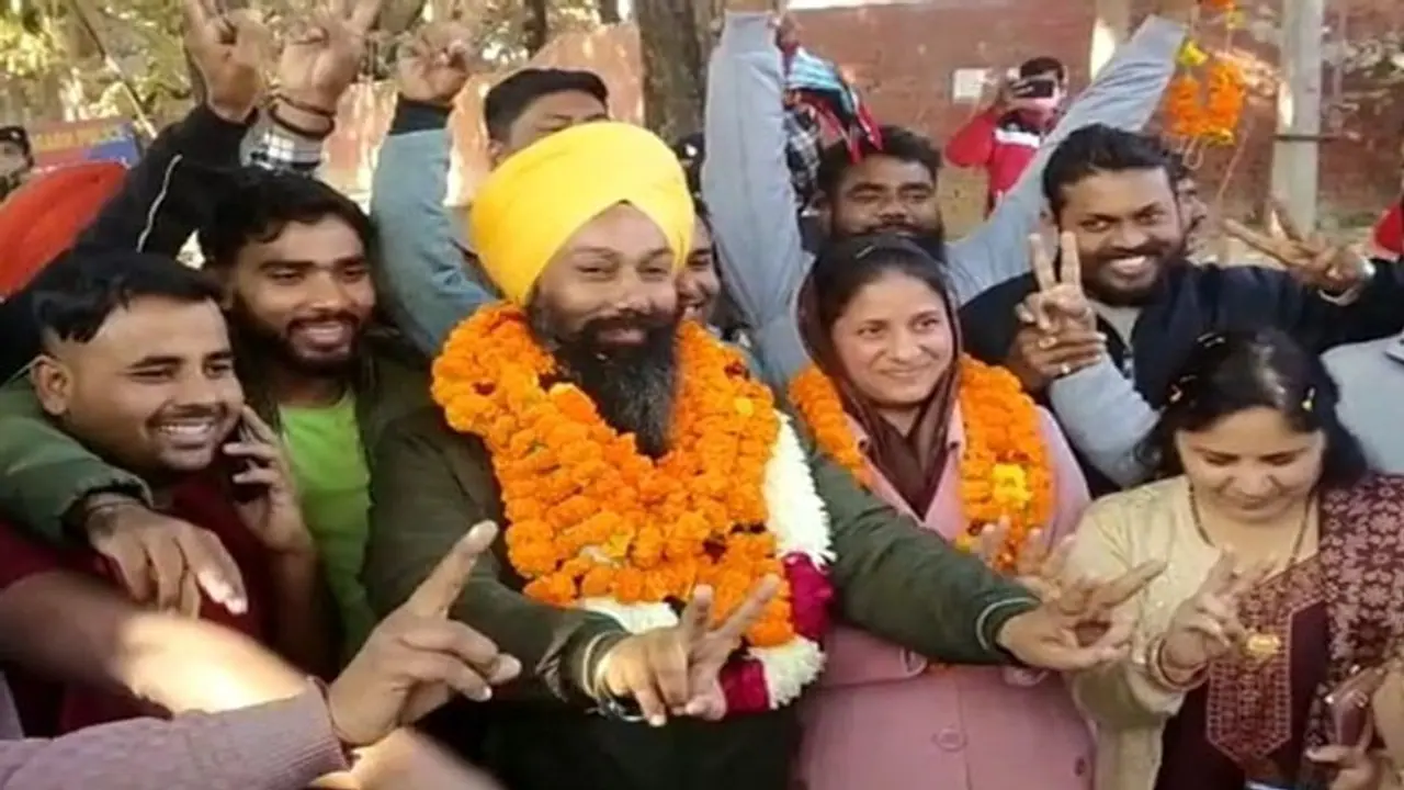 Chandigarh MC Election Result Updates: BJP के मेयर को AAP कैंडिडेट ने हराया, कांग्रेस तीसरे नंबर पर खिसकी Chandigarh MC Election Result Updates: BJP के मेयर को AAP कैंडिडेट ने हराया, कांग्रेस तीसरे नंबर पर खिसकी