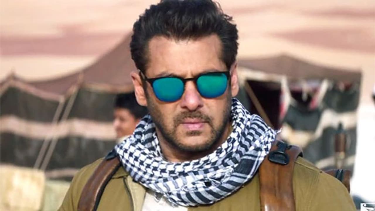 बर्थडे पर Salman Khan ने बताया किस दिन रिलीज होगी Tiger 3, अभी बाकी है फिल्म के कुछ हिस्सों की शूटिंग बर्थडे पर Salman Khan ने बताया किस दिन रिलीज होगी Tiger 3, अभी बाकी है फिल्म के कुछ हिस्सों की शूटिंग