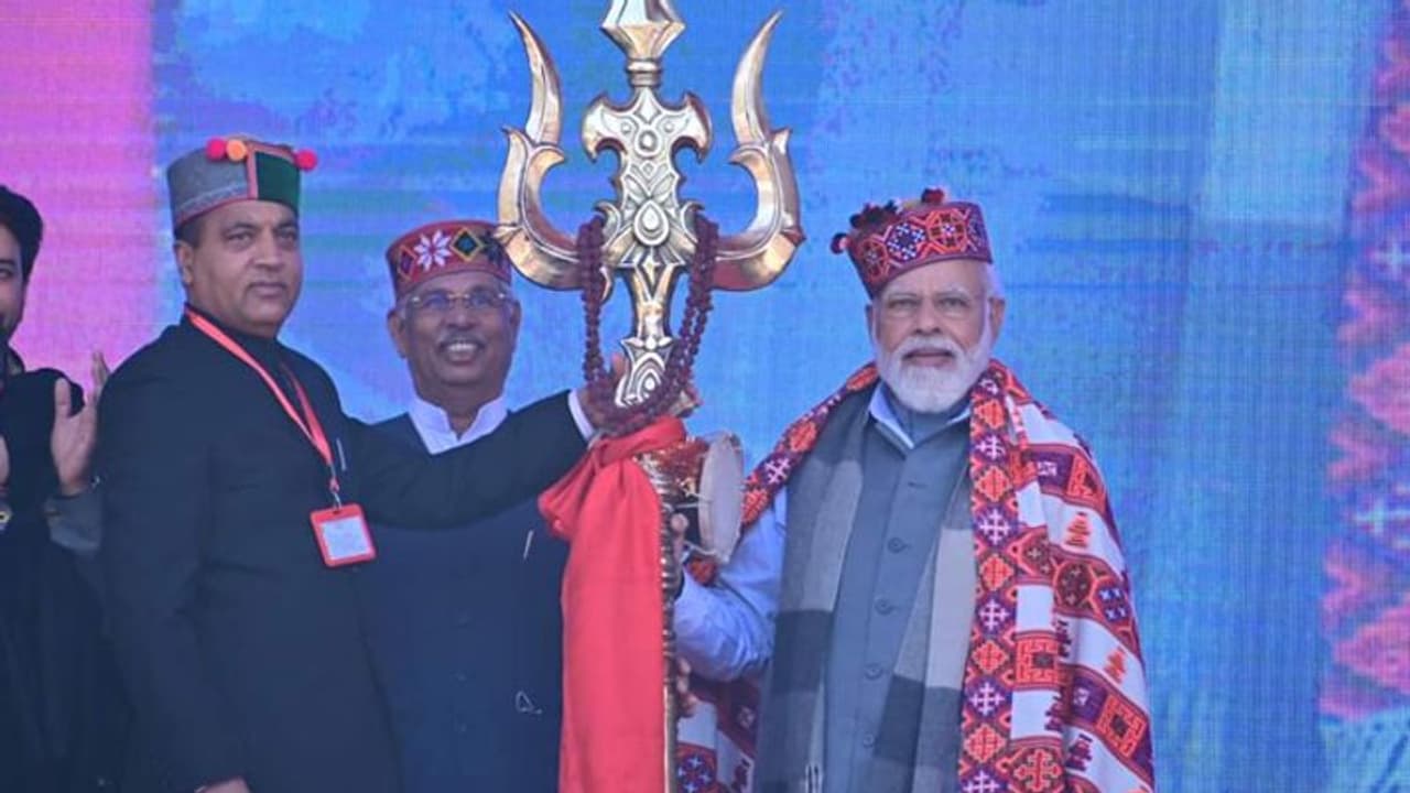 PM मोदी ने किए 11000 Cr के पनबिजली प्रोजेक्ट्स लाॅन्च, देश में एक मॉडल है खुद का स्वार्थ, परिवार का विकास PM मोदी ने किए 11000 Cr के पनबिजली प्रोजेक्ट्स लाॅन्च, देश में एक मॉडल है खुद का स्वार्थ, परिवार का विकास