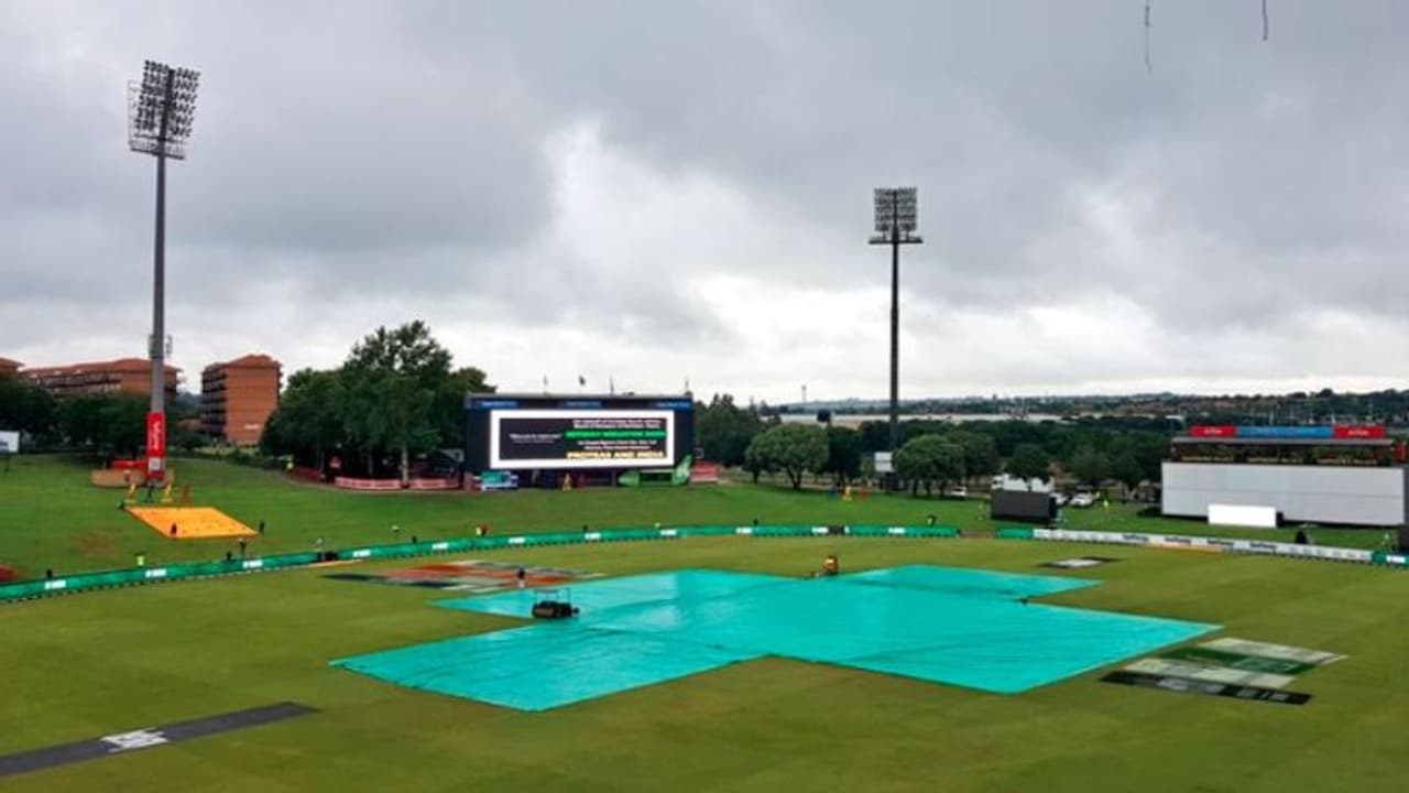 IND VS SA TEST: সেঞ্চুরিয়নে বাধা বৃষ্টি, ভেস্তে গেল প্রথম সেশনের খেলা IND VS SA TEST: সেঞ্চুরিয়নে বাধা বৃষ্টি, ভেস্তে গেল প্রথম সেশনের খেলা