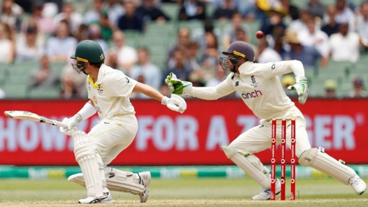 Ashes: బట్లర్ కరోనానూ మిస్ చేస్తాడు.. ఇంగ్లాండ్ వికెట్ కీపర్ ను రోస్ట్ చేస్తున్న ఫ్యాన్స్.. Ashes: బట్లర్ కరోనానూ మిస్ చేస్తాడు.. ఇంగ్లాండ్ వికెట్ కీపర్ ను రోస్ట్ చేస్తున్న ఫ్యాన్స్..