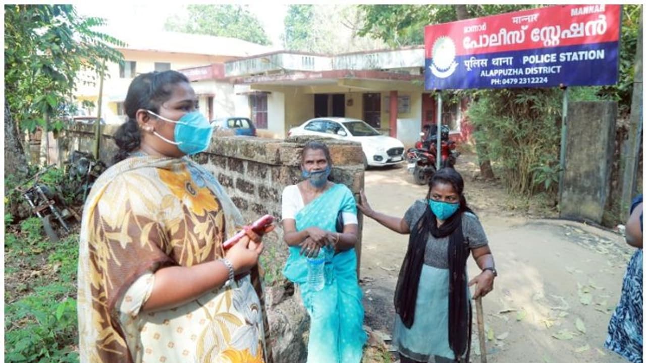 केरल में विदेश से लौटे 7 लोगों में मिला Omicron वैरिएंट, 24 घंटे में कोरोना वायरस के कुल 2,472 मामले सामने आए केरल में विदेश से लौटे 7 लोगों में मिला Omicron वैरिएंट, 24 घंटे में कोरोना वायरस के कुल 2,472 मामले सामने आए