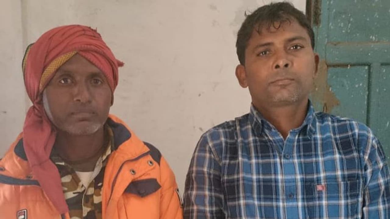 यूपी STF के हत्थे चढ़े 2 कछुआ तस्कर, दुर्लभ प्रजाति के कछुओं की लगभग 80 किलो झिल्ली बरामद