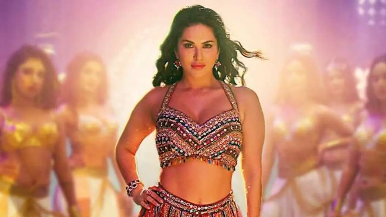 Sunny Leone: சன்னி லியோன் நடன நிகழ்ச்சிக்கு கடும் எதிர்ப்பு.. புதுச்சேரியில் பேனர் கிழிப்பால் பரபரப்பு..! Sunny Leone: சன்னி லியோன் நடன நிகழ்ச்சிக்கு கடும் எதிர்ப்பு.. புதுச்சேரியில் பேனர் கிழிப்பால் பரபரப்பு..!