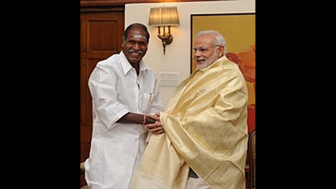 MLA க்களை விலைக்கு வாங்கும் படலம்.. புதுச்சேரியில் ரங்கசாமியை கவிழ்க்கும் பாஜக.. கொளுத்திபோடும் நாராயணசாமி! MLA க்களை விலைக்கு வாங்கும் படலம்.. புதுச்சேரியில் ரங்கசாமியை கவிழ்க்கும் பாஜக.. கொளுத்திபோடும் நாராயணசாமி!