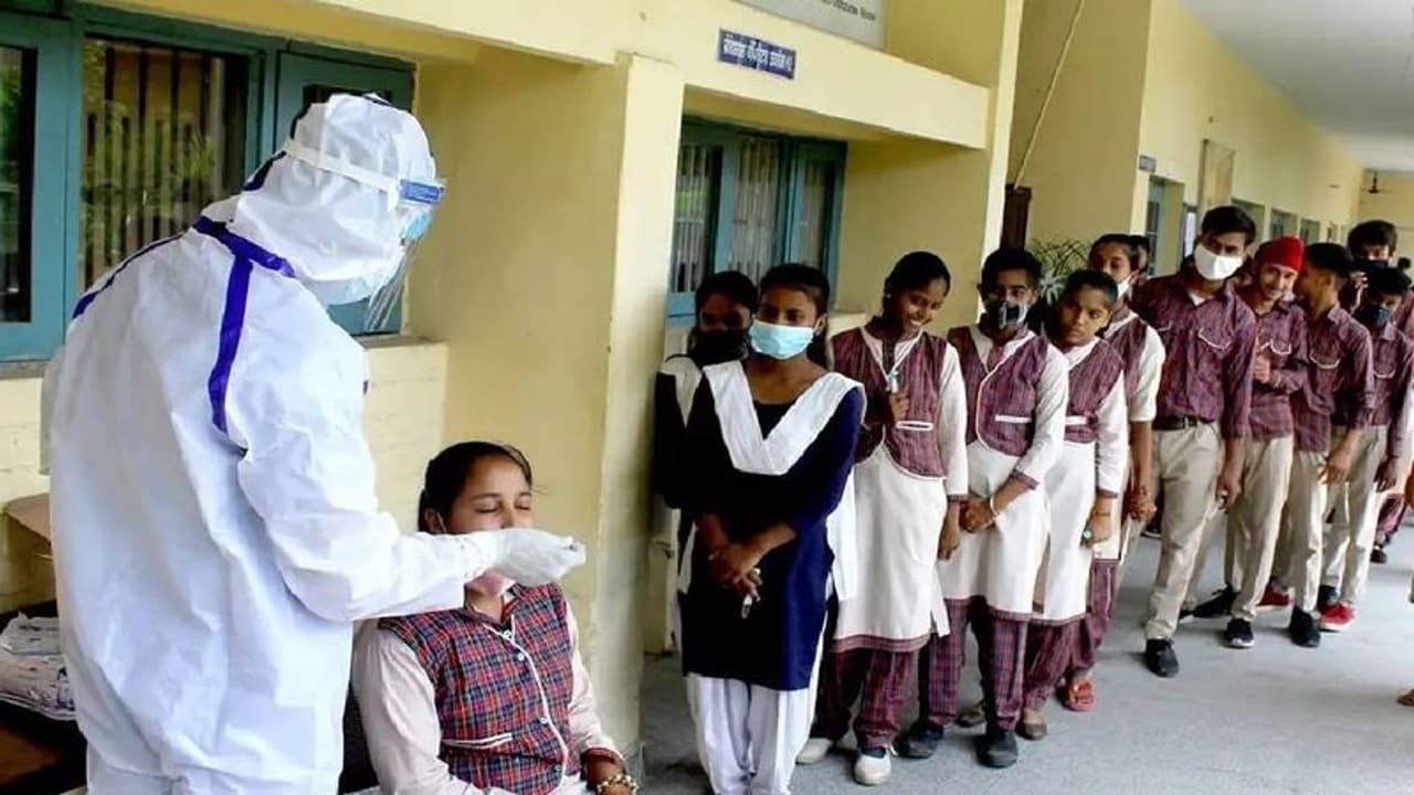 Teenagers Vaccination : കൗമാരക്കാരിലെ വാക്സിനേഷൻ; ആരോഗ്യ സെക്രട്ടറിയുടെ അധ്യക്ഷതയിൽ യോഗം Teenagers Vaccination : കൗമാരക്കാരിലെ വാക്സിനേഷൻ; ആരോഗ്യ സെക്രട്ടറിയുടെ അധ്യക്ഷതയിൽ യോഗം