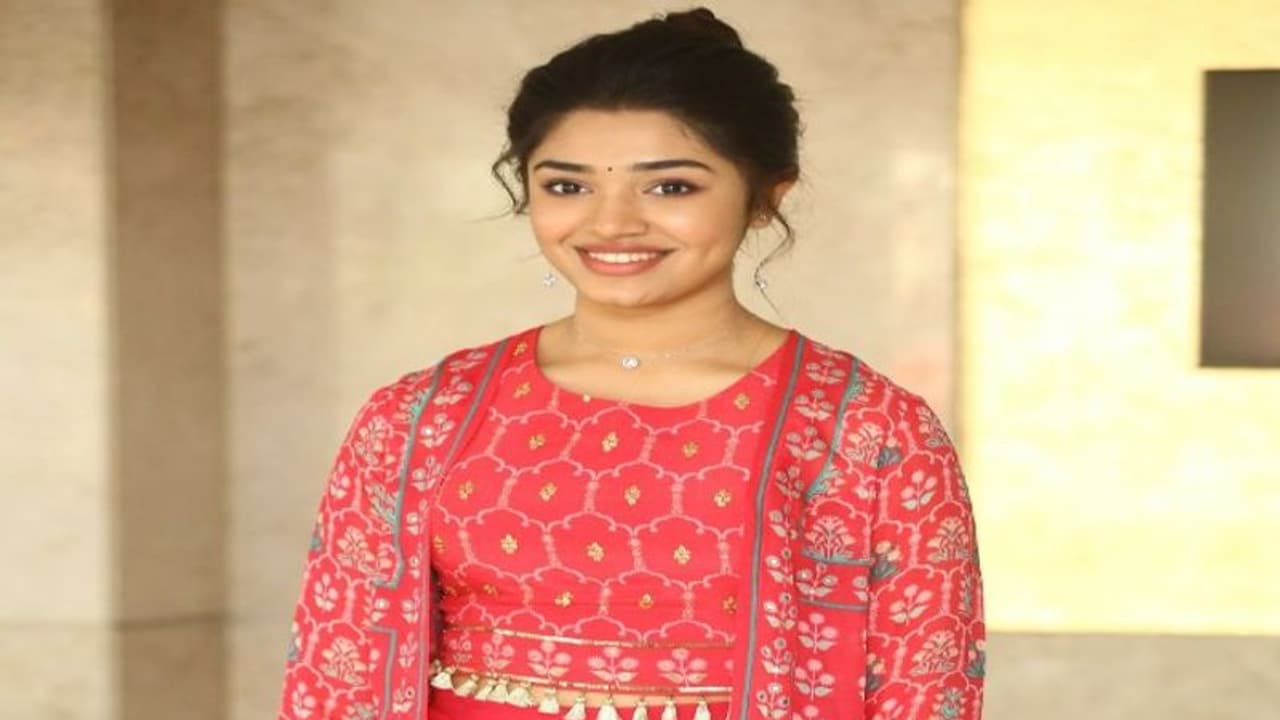 Mythri: 'ఆ అమ్మాయి' మైత్రీ మూవీస్ చేతికి... Mythri: 'ఆ అమ్మాయి' మైత్రీ మూవీస్ చేతికి...