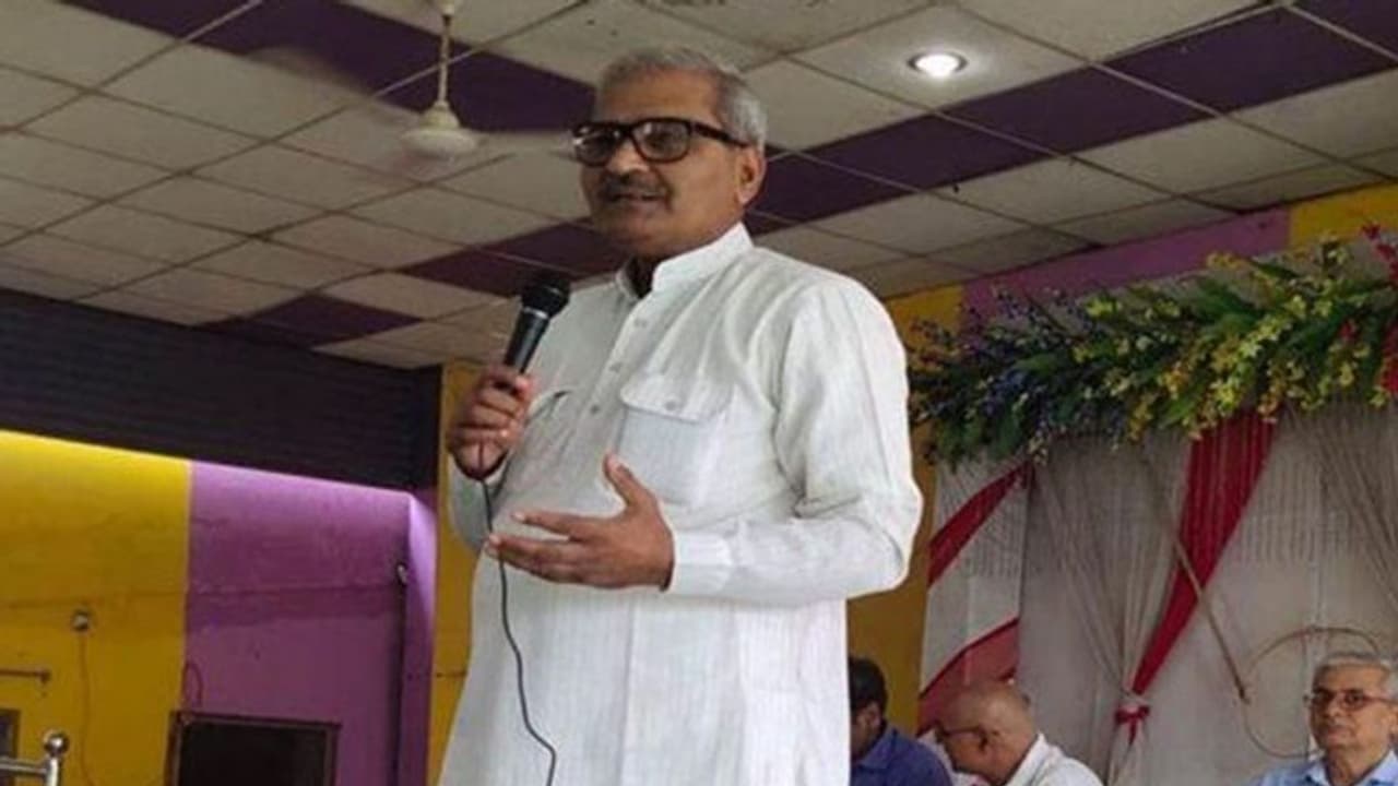 ये क्या बोल गए BJP सांसद, ‘सरपंचों को 15 लाख तक भ्रष्टाचार करने की छूट, मुझसे कोई शिकायत मत करना’ ये क्या बोल गए BJP सांसद, ‘सरपंचों को 15 लाख तक भ्रष्टाचार करने की छूट, मुझसे कोई शिकायत मत करना’