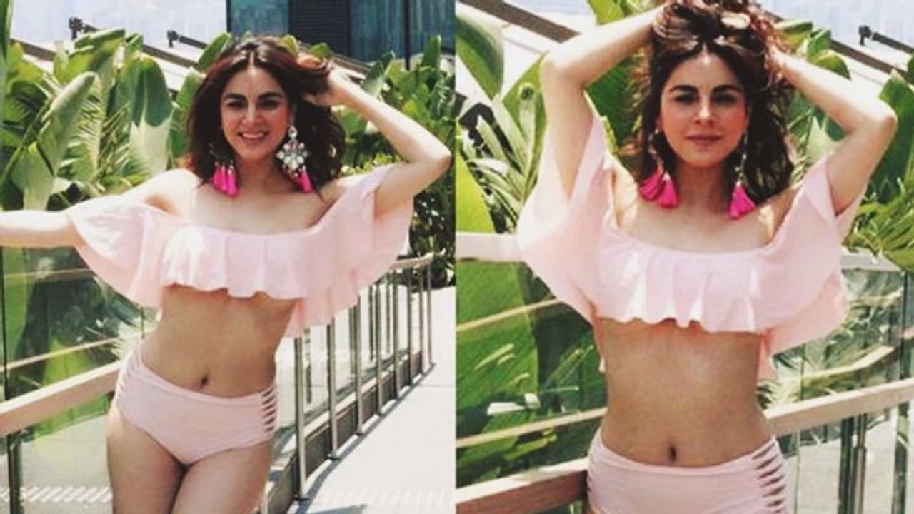 हनीमून पर लाल चूड़ा और बिकिनी में पूल किनारे नाचती दिखी Shraddha Arya तो लोगों ने किए ऐसे ऐसे सवाल हनीमून पर लाल चूड़ा और बिकिनी में पूल किनारे नाचती दिखी Shraddha Arya तो लोगों ने किए ऐसे ऐसे सवाल