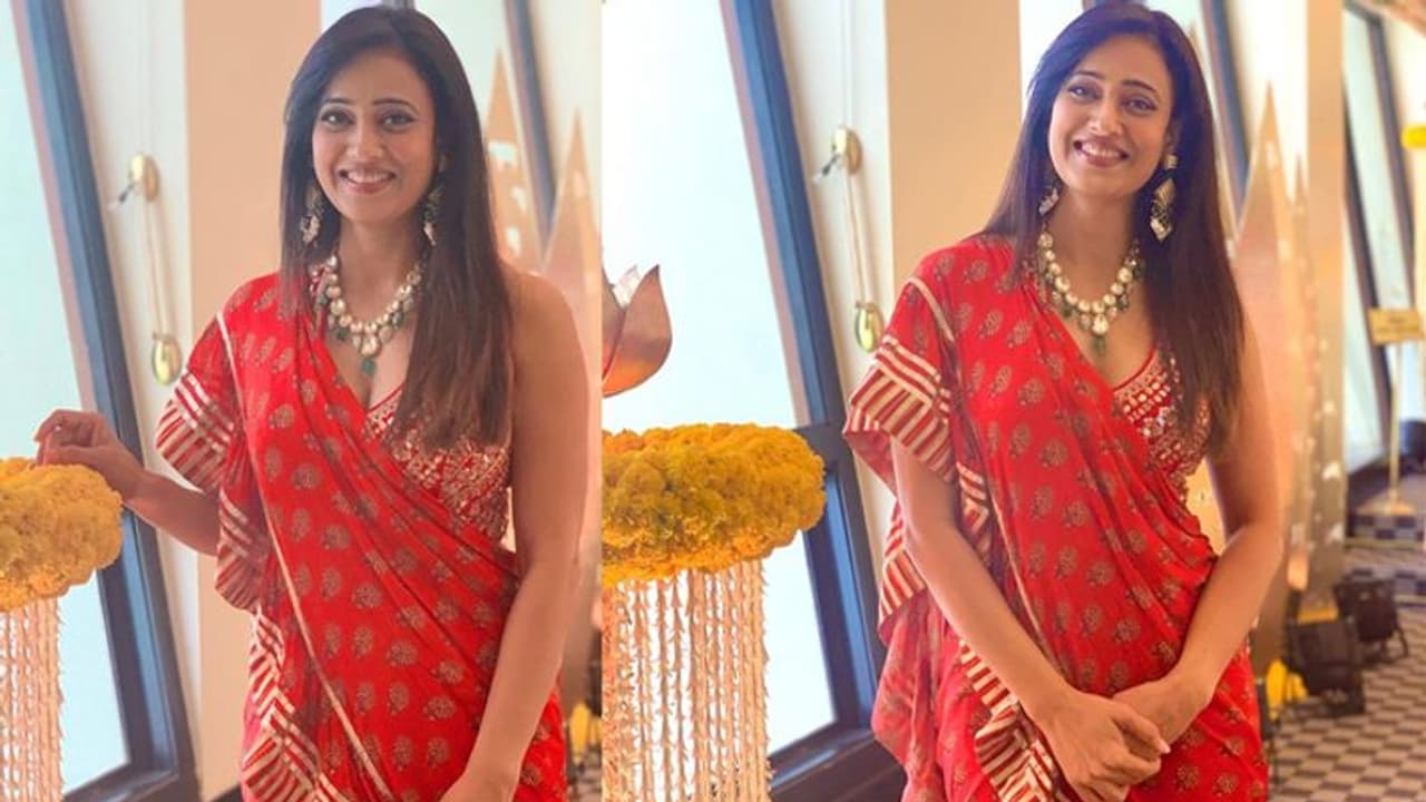 लाल साड़ी और खुले बालों में बेहद खूबसूरत लगीं Shweta Tiwari, एक बोला आप किसी दुल्हन से कम नहीं
