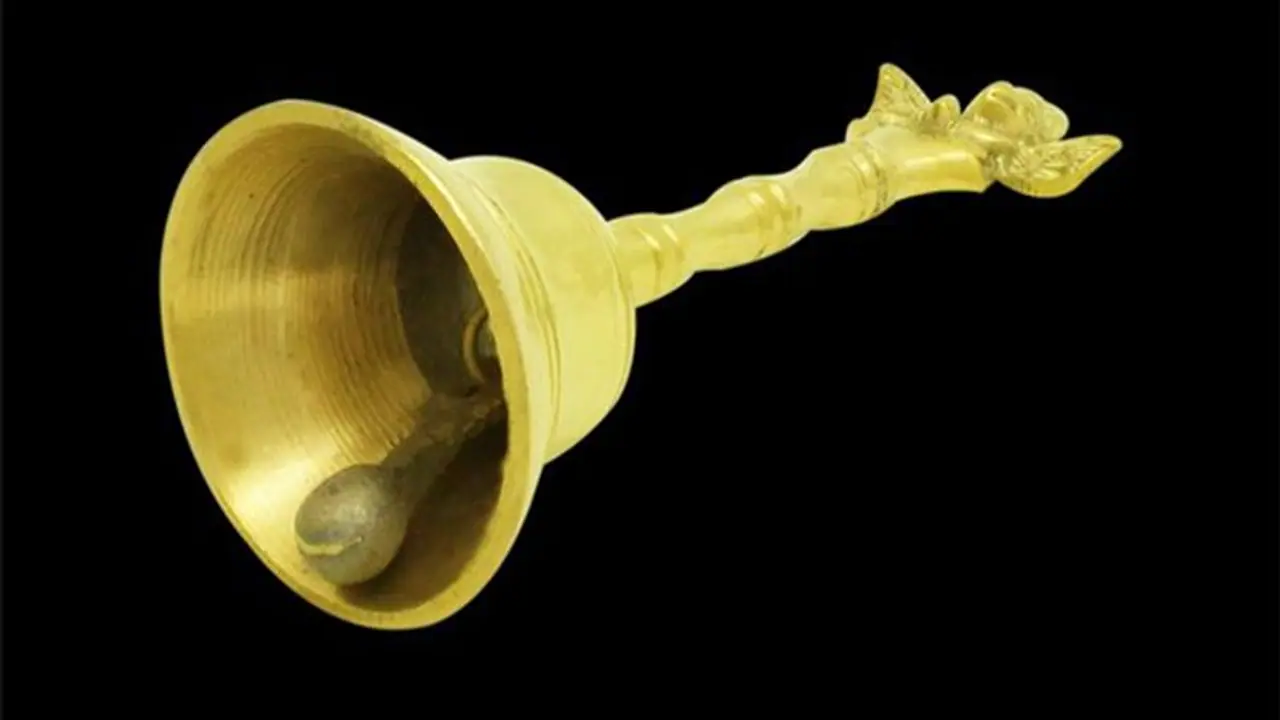 घर में पूजा करते समय घंटी जरूर बजाएं, ऐसा करने से दूर होते हैं ग्रहों और कुंडली के दोष