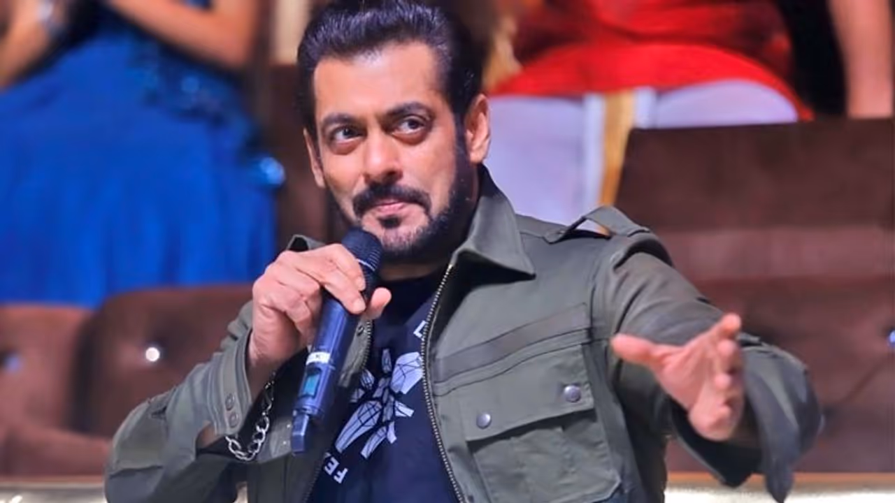 Salman Khan को बर्थडे पर इस शख्स ने दिया सबसे पहला गिफ्ट, भाईजान बोले उसने मुझे 3 Kiss दिए Salman Khan को बर्थडे पर इस शख्स ने दिया सबसे पहला गिफ्ट, भाईजान बोले उसने मुझे 3 Kiss दिए
