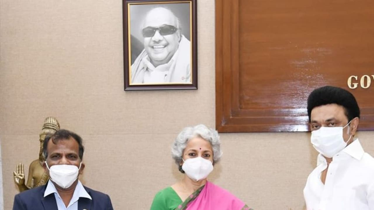 WHO விஞ்ஞானியே இப்ப நம்ம CM வுடன்... ஒமைக்ரான் தலைதெறிக்க ஓடப்போகுது.. WHO விஞ்ஞானியே இப்ப நம்ம CM வுடன்... ஒமைக்ரான் தலைதெறிக்க ஓடப்போகுது..