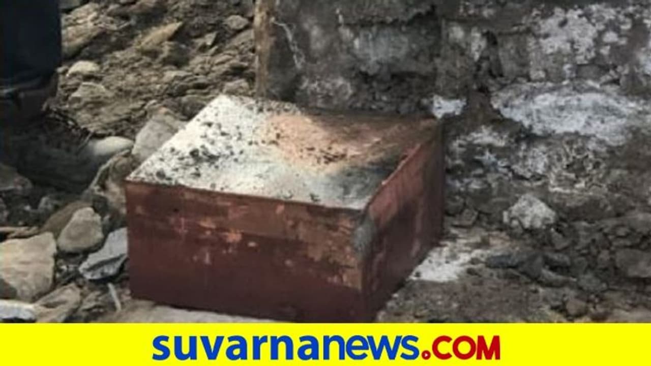 ಪ್ರತಿಮೆ ಕೆಳಗಿತ್ತು 130 ವರ್ಷ ಹಳೆಯ time Capsule, ಬಾಕ್ಸ್ ತೆರೆದಾಗ ಸಿಕ್ತು ಅಚ್ಚರಿಪಡುವ ವಸ್ತುಗಳು! ಪ್ರತಿಮೆ ಕೆಳಗಿತ್ತು 130 ವರ್ಷ ಹಳೆಯ time Capsule, ಬಾಕ್ಸ್ ತೆರೆದಾಗ ಸಿಕ್ತು ಅಚ್ಚರಿಪಡುವ ವಸ್ತುಗಳು!