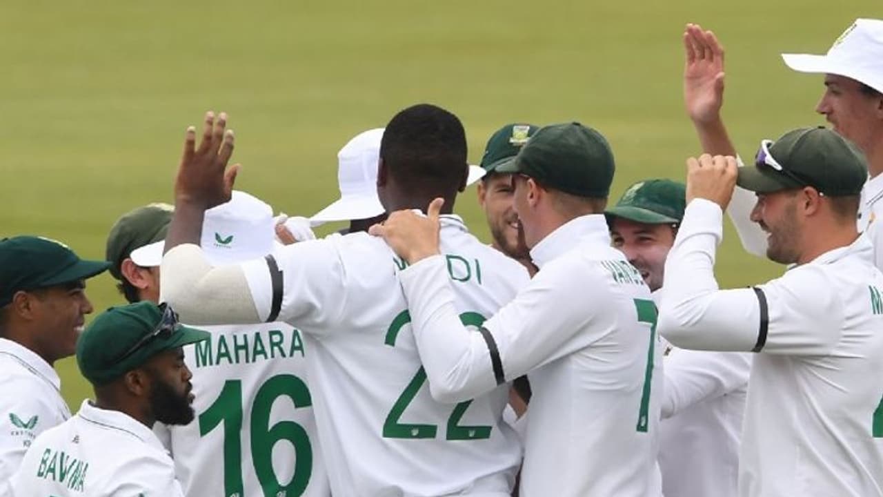 India vs South Africa: சீட்டுக்கட்டாய் சரிந்த இந்திய பேட்டிங் ஆர்டர்.! 327 ரன்னுக்கு ஆல் அவுட்டாகி அதிர்ச்சி India vs South Africa: சீட்டுக்கட்டாய் சரிந்த இந்திய பேட்டிங் ஆர்டர்.! 327 ரன்னுக்கு ஆல் அவுட்டாகி அதிர்ச்சி