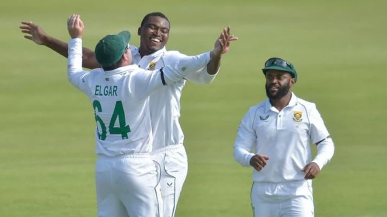 SAvIND : ലുംഗി എന്ഗിഡിക്ക് ആറ് വിക്കറ്റ്; ദക്ഷിണാഫ്രിക്കയ്ക്കെതിരെ ആദ്യ ടെസ്റ്റില് 327ന് പുറത്ത് SAvIND : ലുംഗി എന്ഗിഡിക്ക് ആറ് വിക്കറ്റ്; ദക്ഷിണാഫ്രിക്കയ്ക്കെതിരെ ആദ്യ ടെസ്റ്റില് 327ന് പുറത്ത്