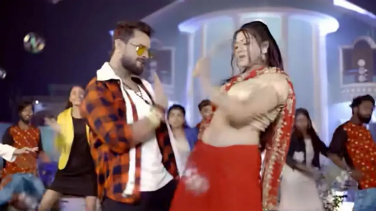 Khesari lal yadav का नया गाना 'छू के छोड़ देला' हुआ हिट, रक्षा गुप्ता का डांस मूव्स देख फैंस हुए घायल Khesari lal yadav का नया गाना 'छू के छोड़ देला' हुआ हिट, रक्षा गुप्ता का डांस मूव्स देख फैंस हुए घायल