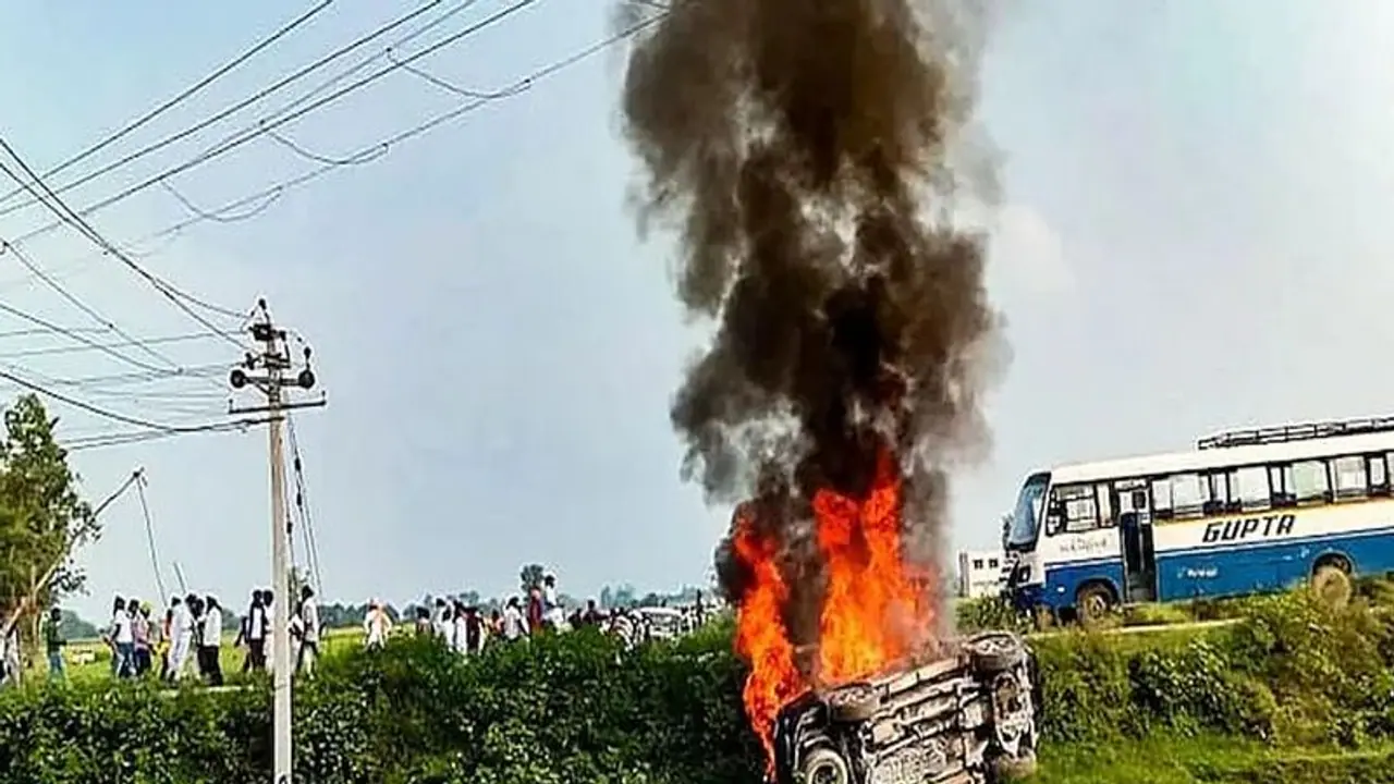 Lakhimpur Kheri Violence : കരുതി കൂട്ടിയുള്ള കൊലപാതകമെന്ന് കുറ്റപത്രം; മന്ത്രിയുടെ ബന്ധുവും പ്രതിപ്പട്ടികയിൽ Lakhimpur Kheri Violence : കരുതി കൂട്ടിയുള്ള കൊലപാതകമെന്ന് കുറ്റപത്രം; മന്ത്രിയുടെ ബന്ധുവും പ്രതിപ്പട്ടികയിൽ