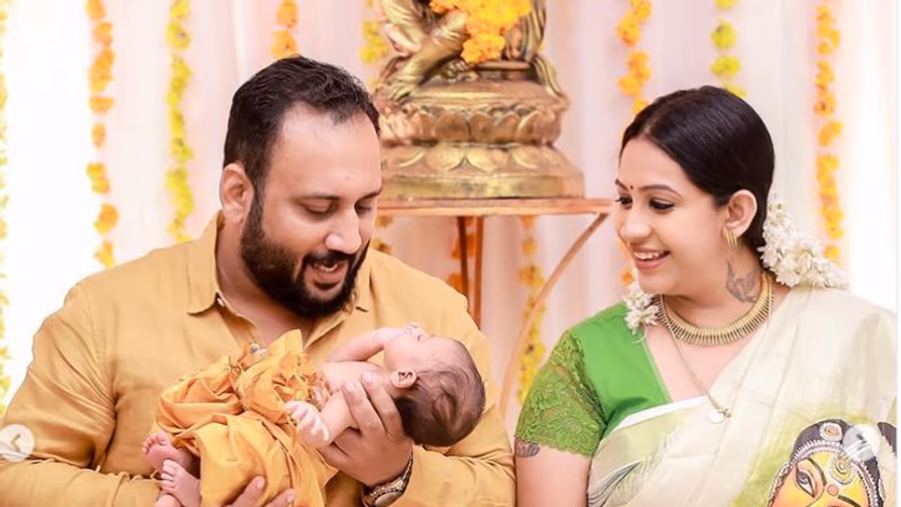 Sowbhagya Venkitesh : മകളുടെ നൂലുകെട്ട് വിശേഷങ്ങളും ചിത്രങ്ങളുമായി സൗഭാഗ്യ വെങ്കിടേഷ് Sowbhagya Venkitesh : മകളുടെ നൂലുകെട്ട് വിശേഷങ്ങളും ചിത്രങ്ങളുമായി സൗഭാഗ്യ വെങ്കിടേഷ്