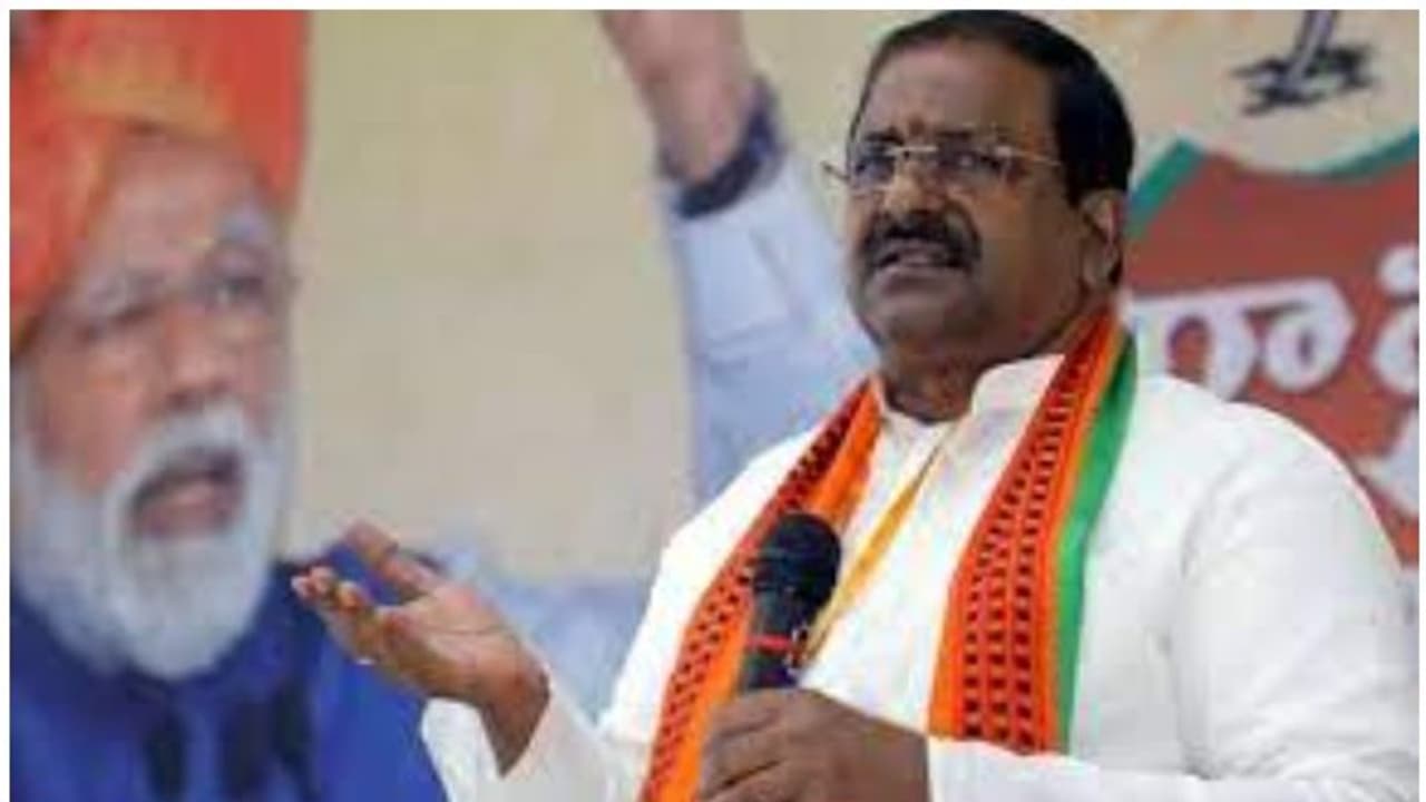 Andhra BJP Offers Liquor : 'ബിജെപിക്ക് വോട്ട് ചെയ്യൂ, 50 രൂപയ്ക്ക് മദ്യം നൽകാം' ; ആന്ധ്രയിലെ പാർട്ടി അധ്യക്ഷൻ Andhra BJP Offers Liquor : 'ബിജെപിക്ക് വോട്ട് ചെയ്യൂ, 50 രൂപയ്ക്ക് മദ്യം നൽകാം' ; ആന്ധ്രയിലെ പാർട്ടി അധ്യക്ഷൻ