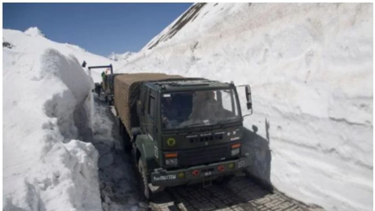 Chisumle Demchok Road : ഈ റോഡ് ഇന്ത്യയുടെ എഞ്ചിനീയറിംഗ് മാജിക്ക്, ചങ്കിടിച്ച് ചൈന! Chisumle Demchok Road : ഈ റോഡ് ഇന്ത്യയുടെ എഞ്ചിനീയറിംഗ് മാജിക്ക്, ചങ്കിടിച്ച് ചൈന!