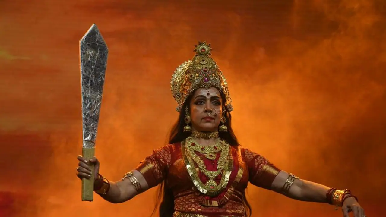 Kashi Film Festival: Hema Malini turns Goddess Durga, does dance drama on stage Kashi Film Festival: Hema Malini turns Goddess Durga, does dance drama on stage