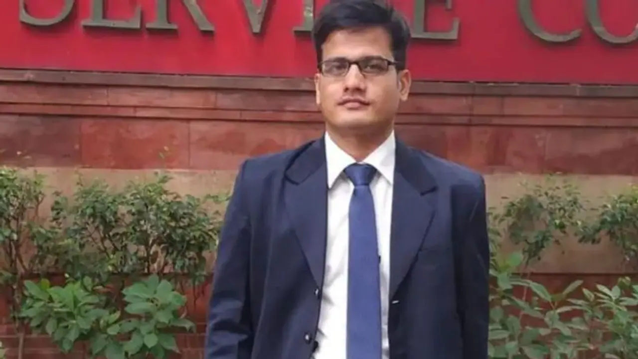 नौकरी छोड़कर शुरू की तैयारी, खाने में कटौती करके किताबें खरीदी, नतीजा- UPSC 2020 में टॉपर बने सुमित कुमार