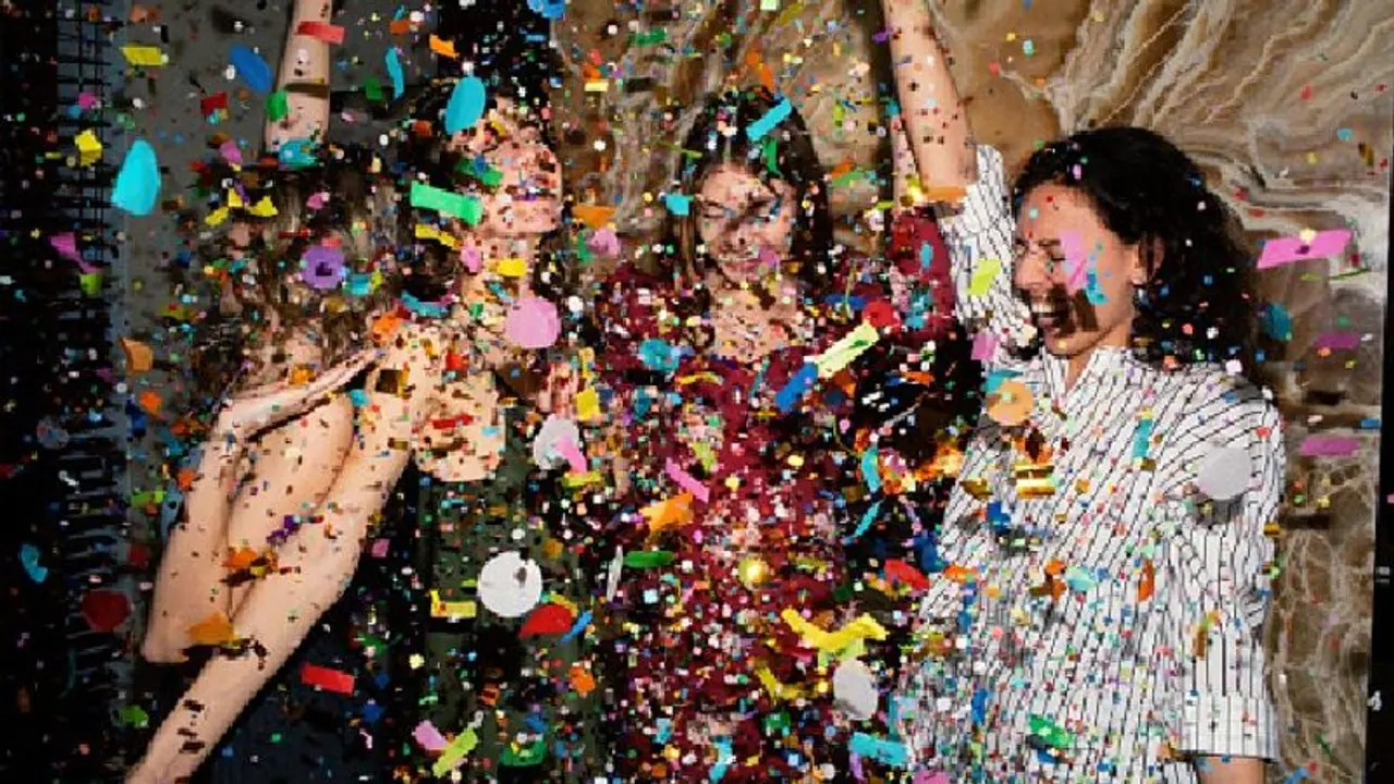 New Year Party: একদিন পার্টি করতে গিয়ে অঘটন ঘটাবেন না, মাথায় রাখুন এই কয়টি জিনিস New Year Party: একদিন পার্টি করতে গিয়ে অঘটন ঘটাবেন না, মাথায় রাখুন এই কয়টি জিনিস