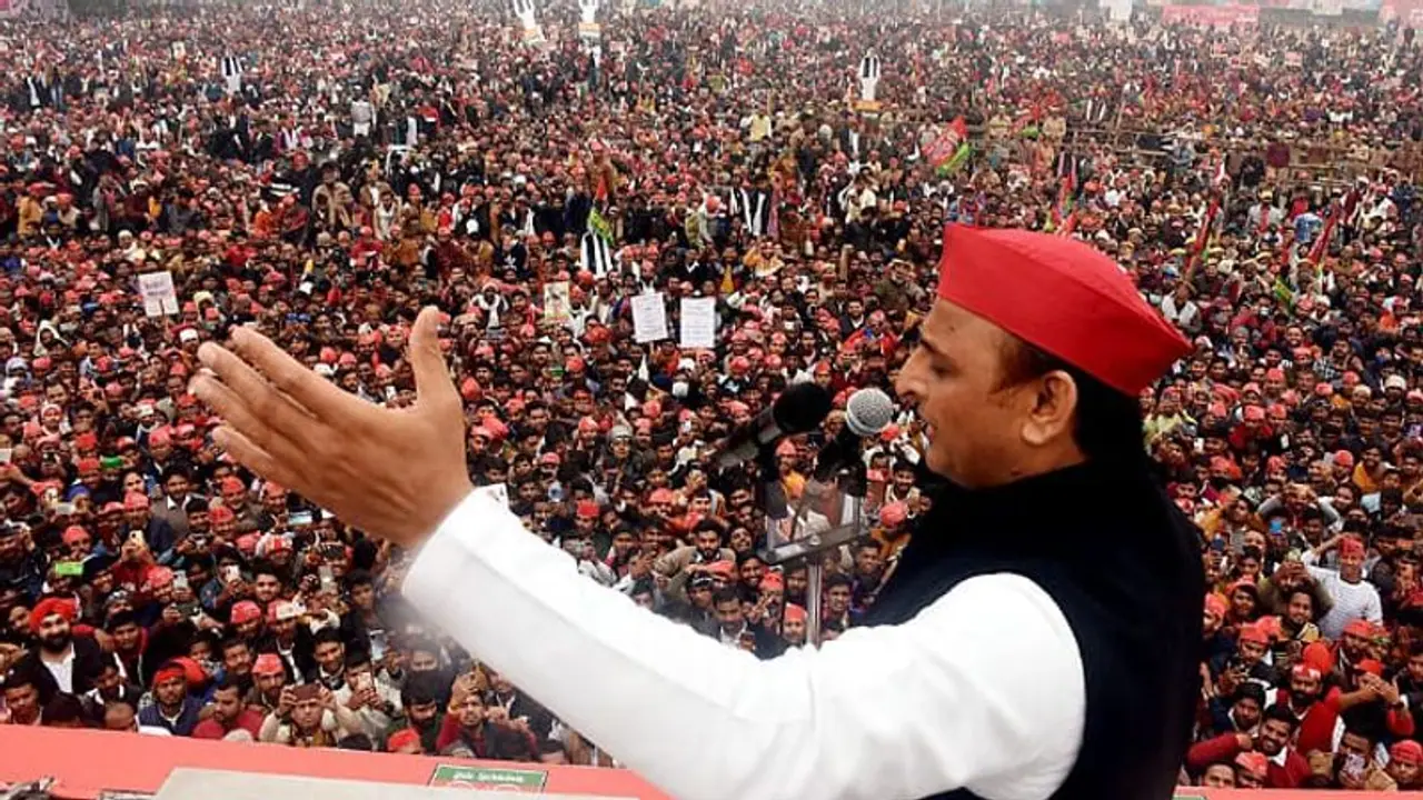 'सांड से लड़कर मौत' पर मुआवजे का ऐलान कर घिरे अखिलेश यादव, सोशल मीडिया पर उड़ रही है खिल्ली 'सांड से लड़कर मौत' पर मुआवजे का ऐलान कर घिरे अखिलेश यादव, सोशल मीडिया पर उड़ रही है खिल्ली