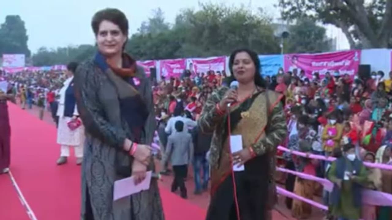 महिला संवाद कार्यक्रम में पहुंची प्रियंका, लोगों को दिया घोषणाएं पूरी करने का वचन