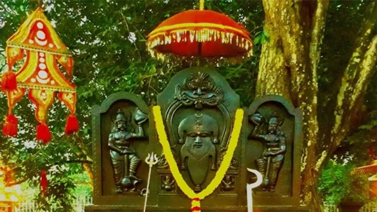 भारत में यहां है कौरवों के मामा शकुनि का मंदिर, यहां क्यों आते हैं लोग?... कारण जान चौंक जाएंगे आप भी भारत में यहां है कौरवों के मामा शकुनि का मंदिर, यहां क्यों आते हैं लोग?... कारण जान चौंक जाएंगे आप भी