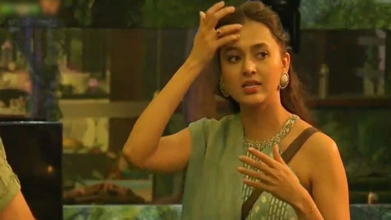 Bigg Boss 15:Tejasswi Prakash ने किचन में की ऐसी घिनौनी हरकत, जिसे देख हैरान रह गए लोग Bigg Boss 15:Tejasswi Prakash ने किचन में की ऐसी घिनौनी हरकत, जिसे देख हैरान रह गए लोग