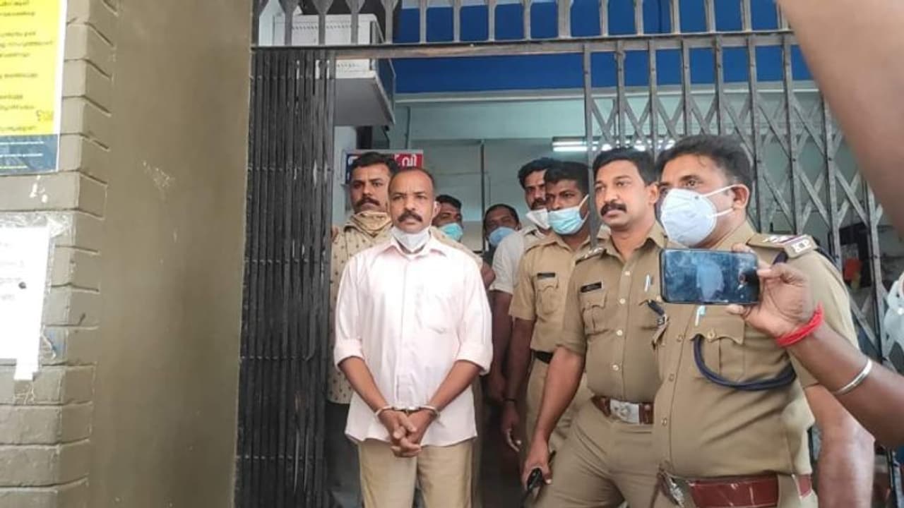 LIC Agent murder : എല്ഐസി ഏജന്റ് ജെസിയുടെ മരണം കൊലപാതകം; ചുരളഴിച്ച് പൊലീസ്, പ്രതി പിടിയില് LIC Agent murder : എല്ഐസി ഏജന്റ് ജെസിയുടെ മരണം കൊലപാതകം; ചുരളഴിച്ച് പൊലീസ്, പ്രതി പിടിയില്