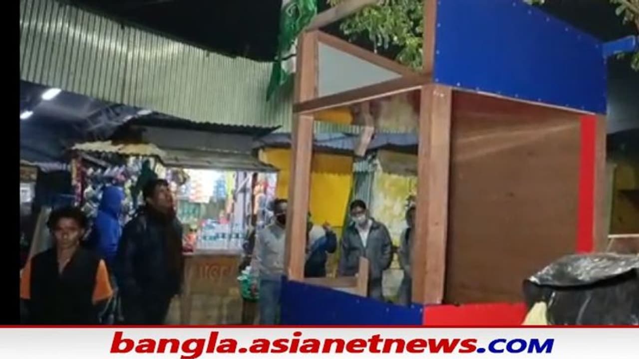 হাবড়ায় 'এমে ইংলিশ চায়েওয়ালি'র নতুন দোকানে তাণ্ডব RPF এর, নীরব রেল কর্তৃপক্ষ হাবড়ায় 'এমে ইংলিশ চায়েওয়ালি'র নতুন দোকানে তাণ্ডব RPF এর, নীরব রেল কর্তৃপক্ষ