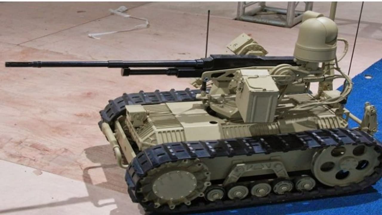 LAC पर कड़ाके की ठंड से कांपा ड्रैगन, भारतीय सेना के सामने उतारी रोबोट आर्मी LAC पर कड़ाके की ठंड से कांपा ड्रैगन, भारतीय सेना के सामने उतारी रोबोट आर्मी